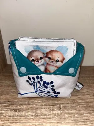 Panier et ses lingettes Milo la loutre, feuillage bleu – photo 2