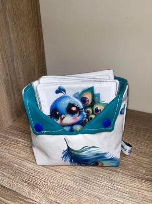 Panier et ses lingettes Léon le Paon, de profil – photo 2